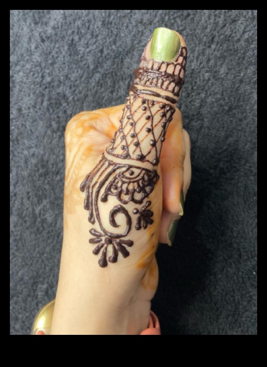 Tintes iespaidi: paceliet stilu ar sīku, stilīgu un elegantu pirkstu noformējumu