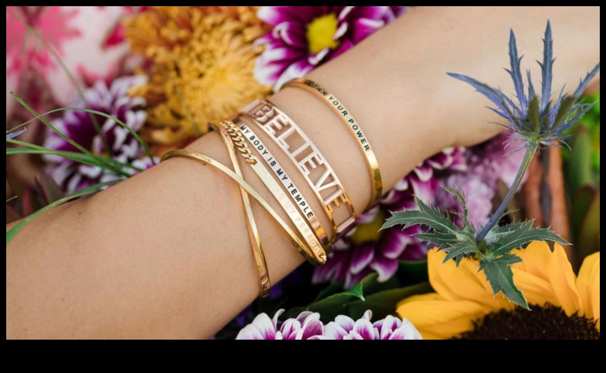 Paaugstiniet savu ansambli: stilīgu rokassprādžu spēks