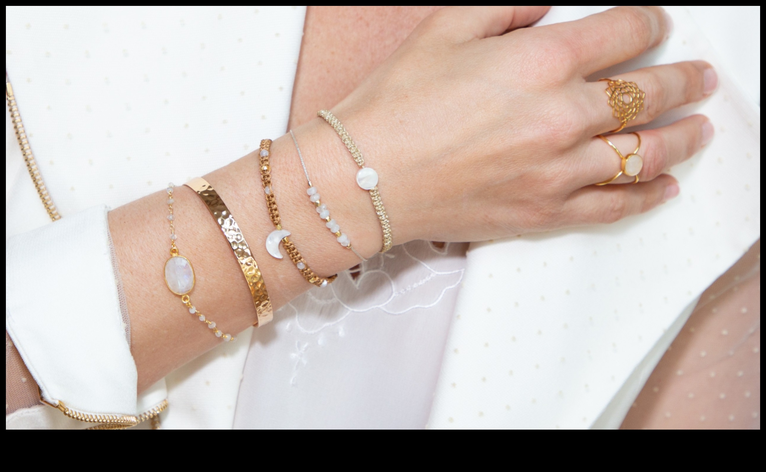 Paaugstiniet savu ansambli: stilīgu rokassprādžu spēks