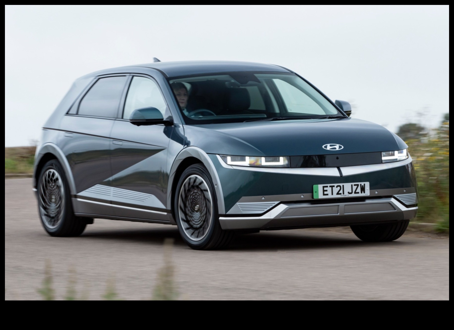 Eco-chic piedziņas: elektrisko transportlīdzekļu modernā puse