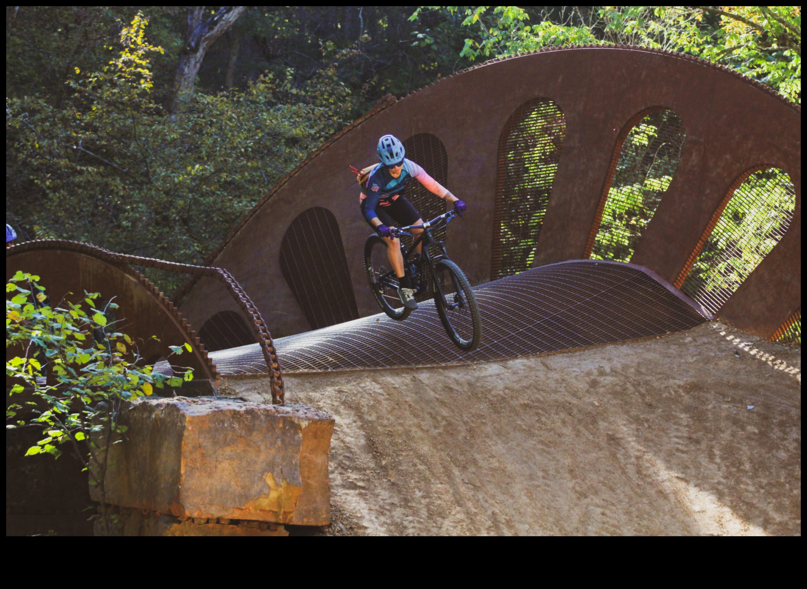 Kalnu riteņbraukšanas brīnumi: izpētiet bezceļu riteņbraukšanas pasauli