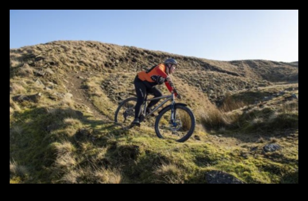 Kalnu riteņbraukšanas brīnumi: izpētiet bezceļu riteņbraukšanas pasauli