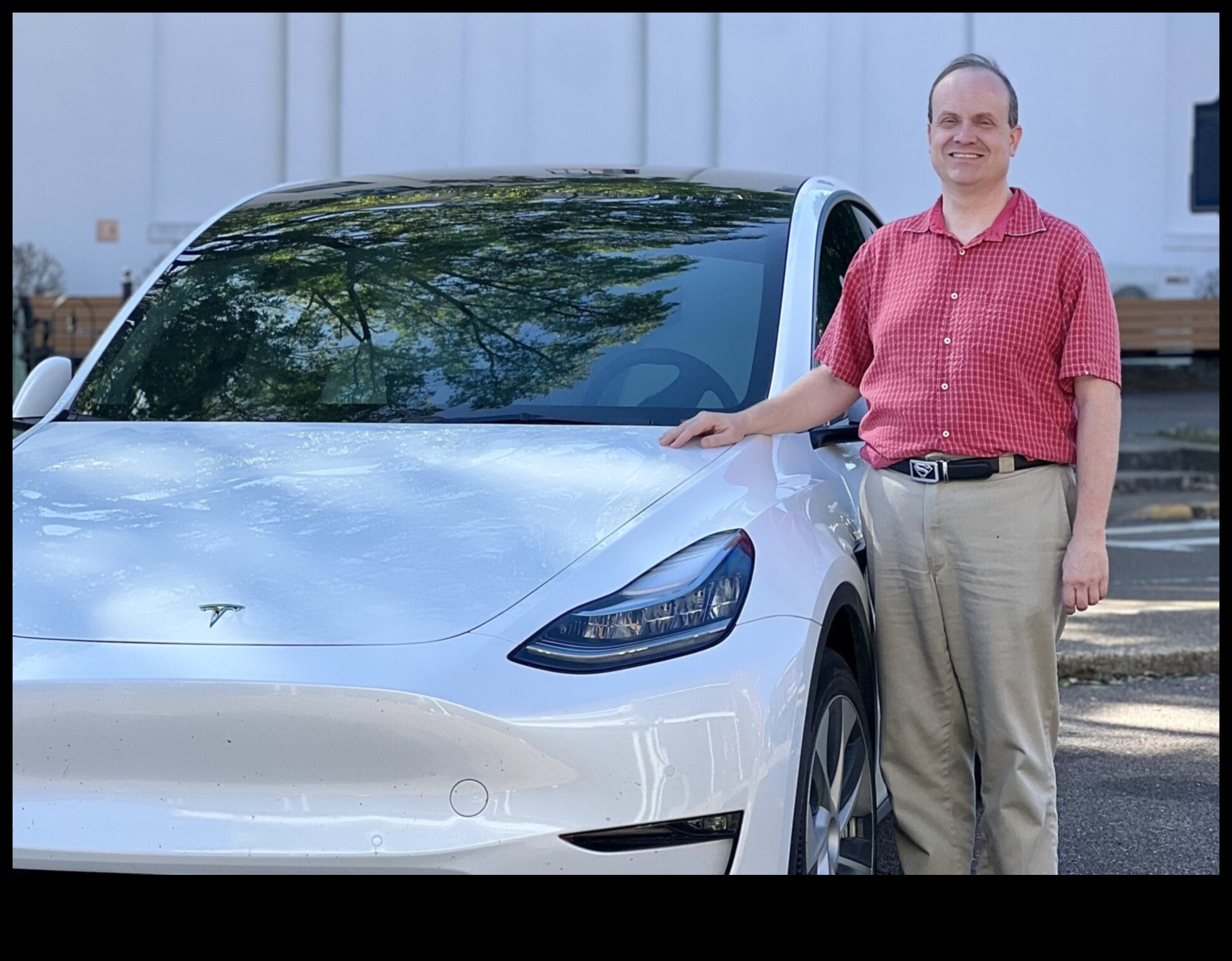 Tesla pasakas: hronikas no elektrisko transportlīdzekļu inovāciju priekšgala