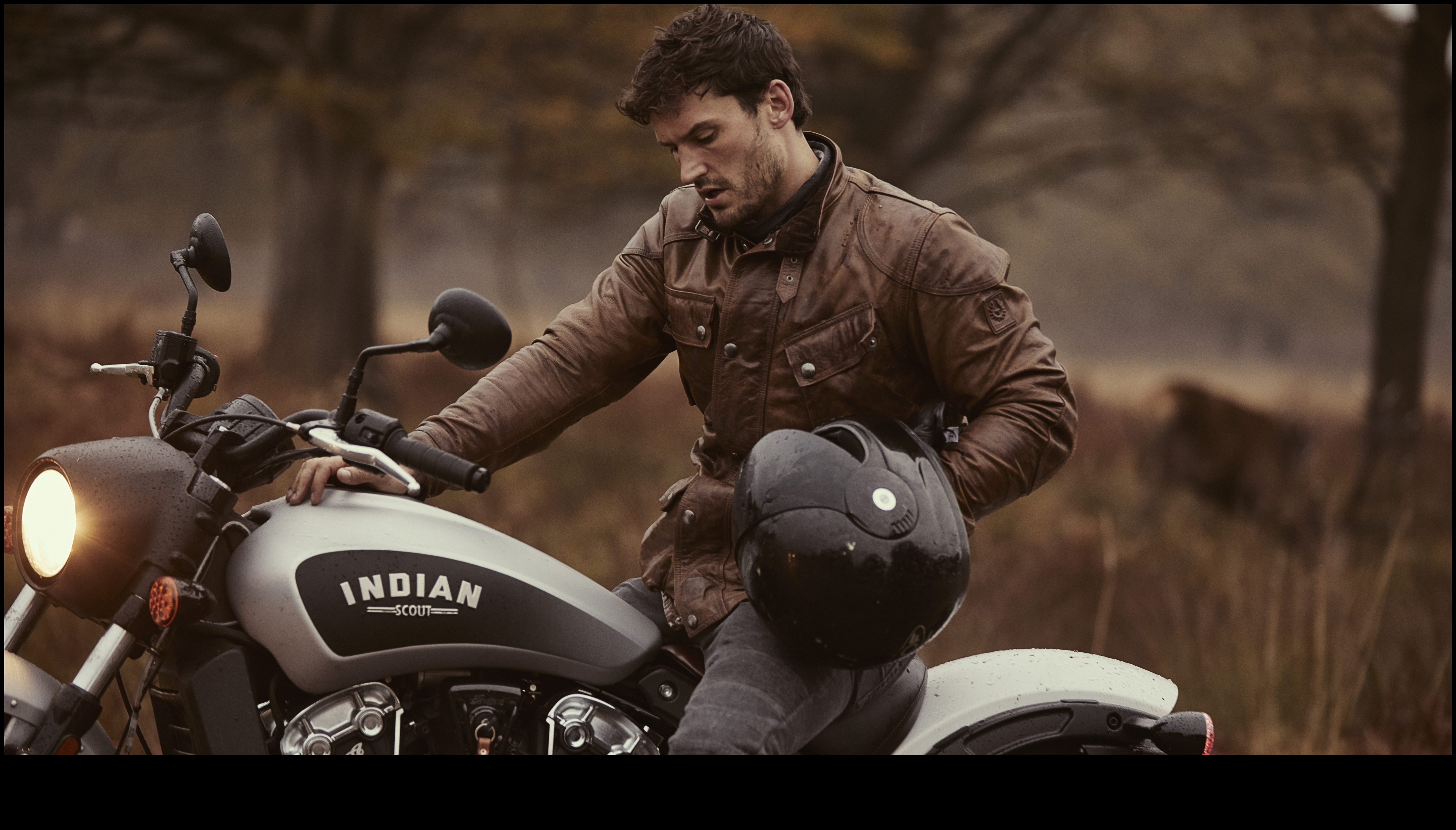 Braukšana stilā: Motociklu modes un aksesuāru māksla