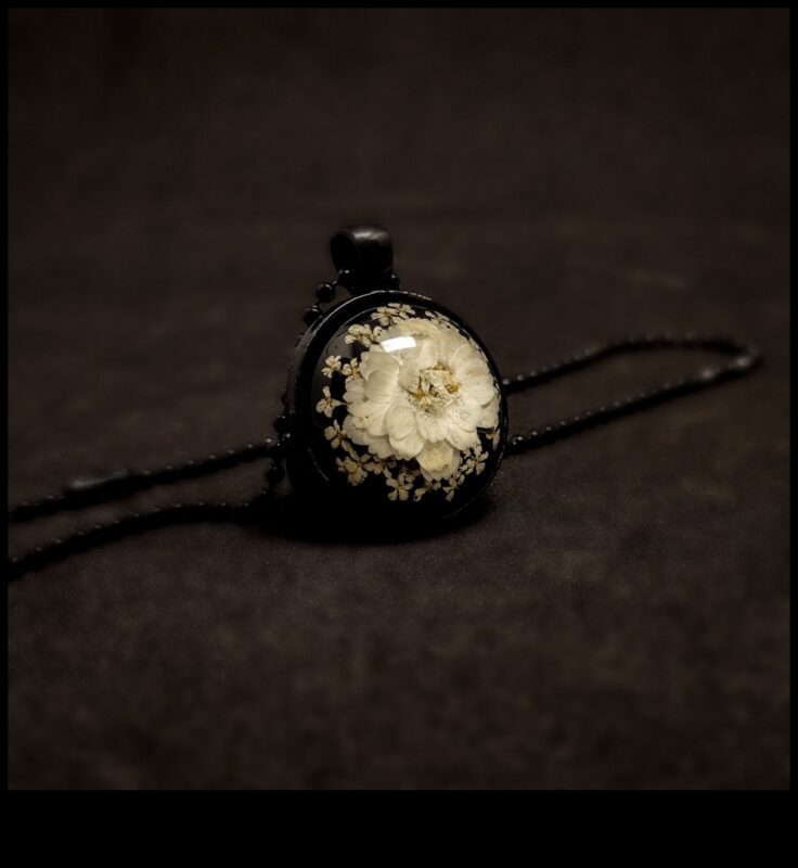 Bezdibena čuksti: ienirstiet gotiskā juvelierizstrādājumu noslēpumā