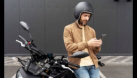 Braukšana stilā: Motociklu modes un aksesuāru māksla