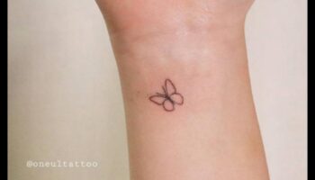 Mākslīgie mini: mazi plaukstas tetovējumi ar maksimālu ietekmi