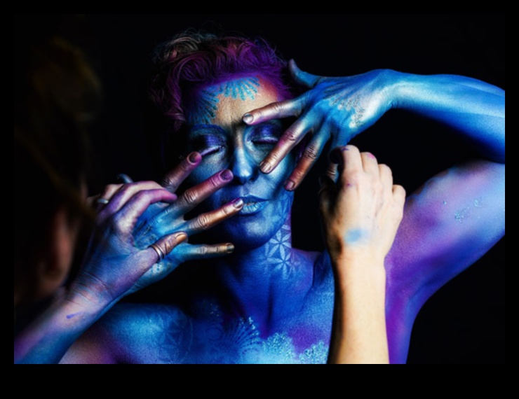 Mākslīgā saplūšana: kur radošums satiekas ar cilvēka audeklu