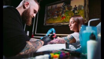 Tintes spējas: stāsti par meistarīgām tetovēšanas metodēm