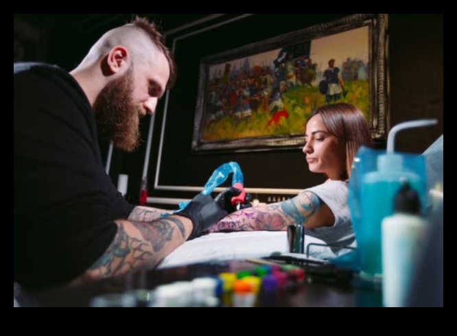 Tintes spējas: stāsti par meistarīgām tetovēšanas metodēm
